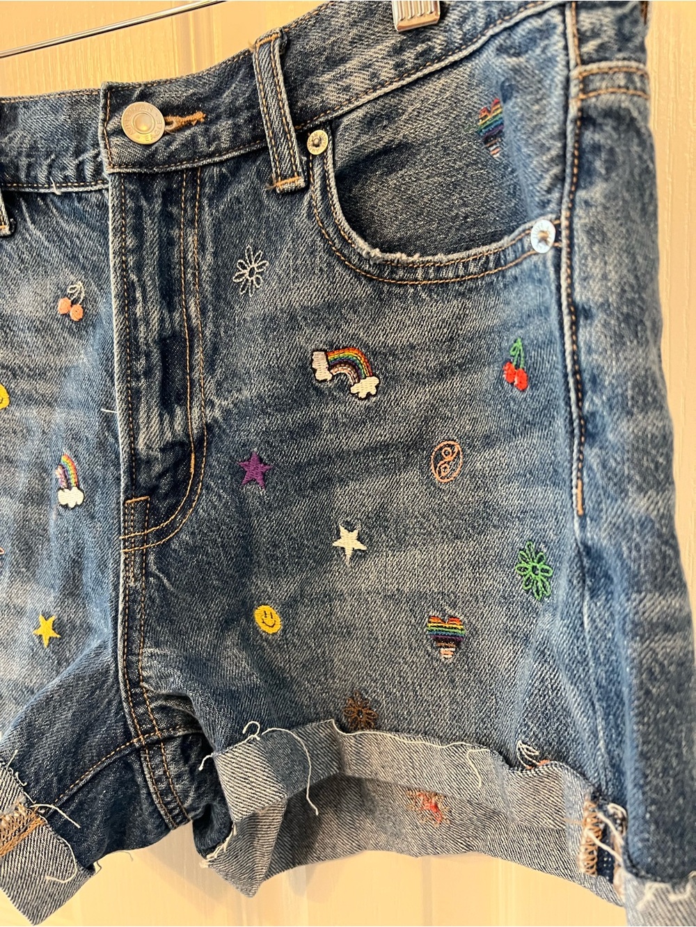 NWT American Eagle Boyfriend Embroidered High-Rise Women's Denim Shorts, Size 8 - Picture 6 of 14